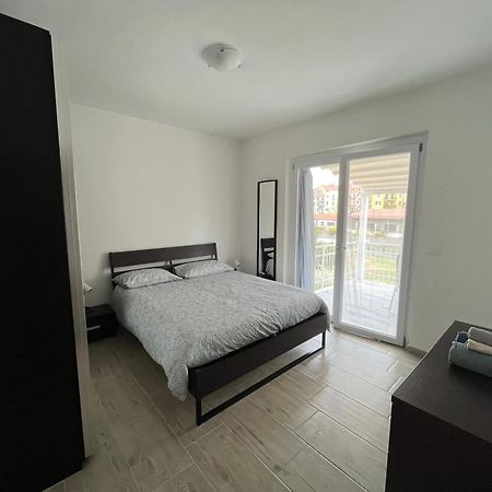 Il Gattino Di Porto - Apt 5 - Bilocale Terrazzo Piscina Imperia Luaran gambar