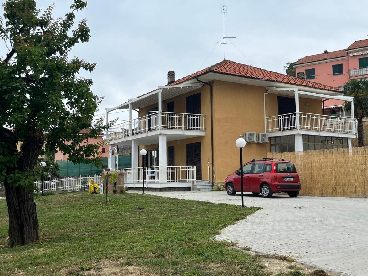 Il Gattino Di Porto - Apt 5 - Bilocale Terrazzo Piscina Imperia Luaran gambar