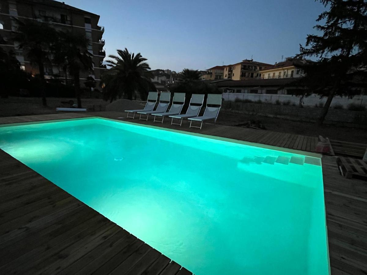 Il Gattino Di Porto - Apt 5 - Bilocale Terrazzo Piscina Imperia Luaran gambar