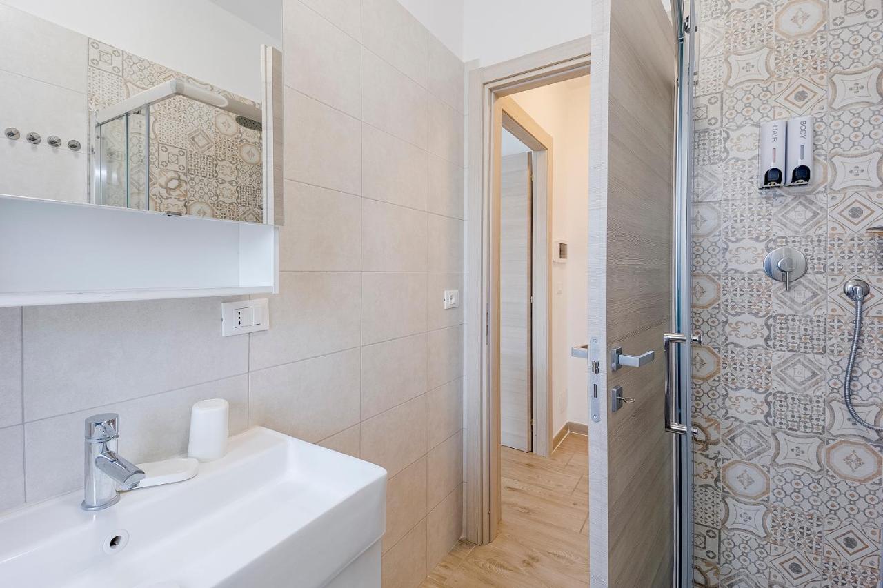 Il Gattino Di Porto - Apt 5 - Bilocale Terrazzo Piscina Imperia Luaran gambar