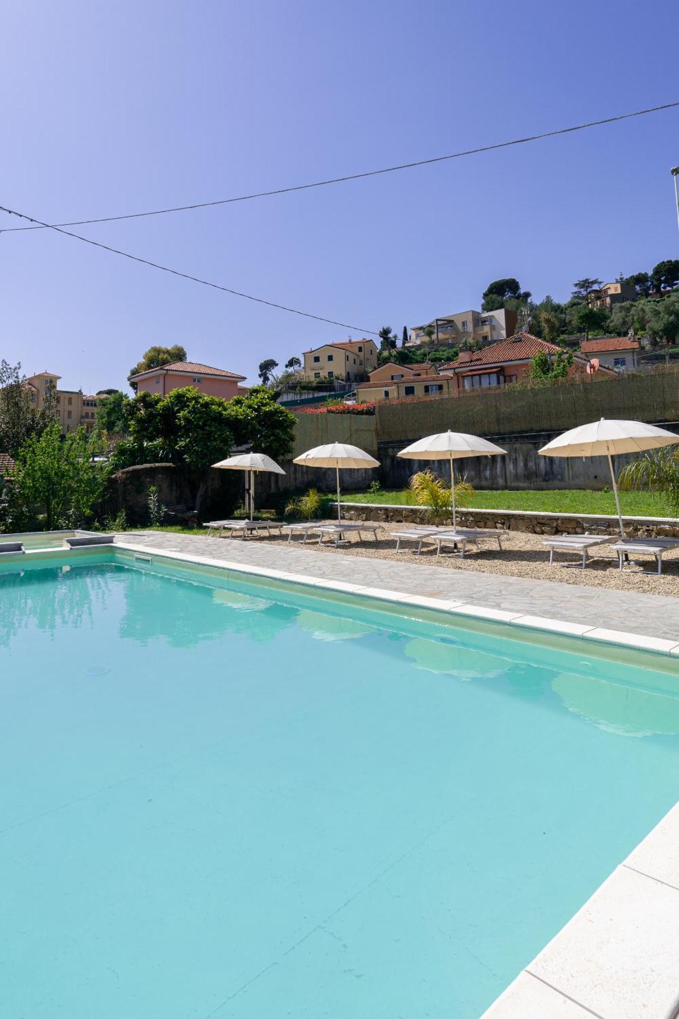Il Gattino Di Porto - Apt 5 - Bilocale Terrazzo Piscina Imperia Luaran gambar